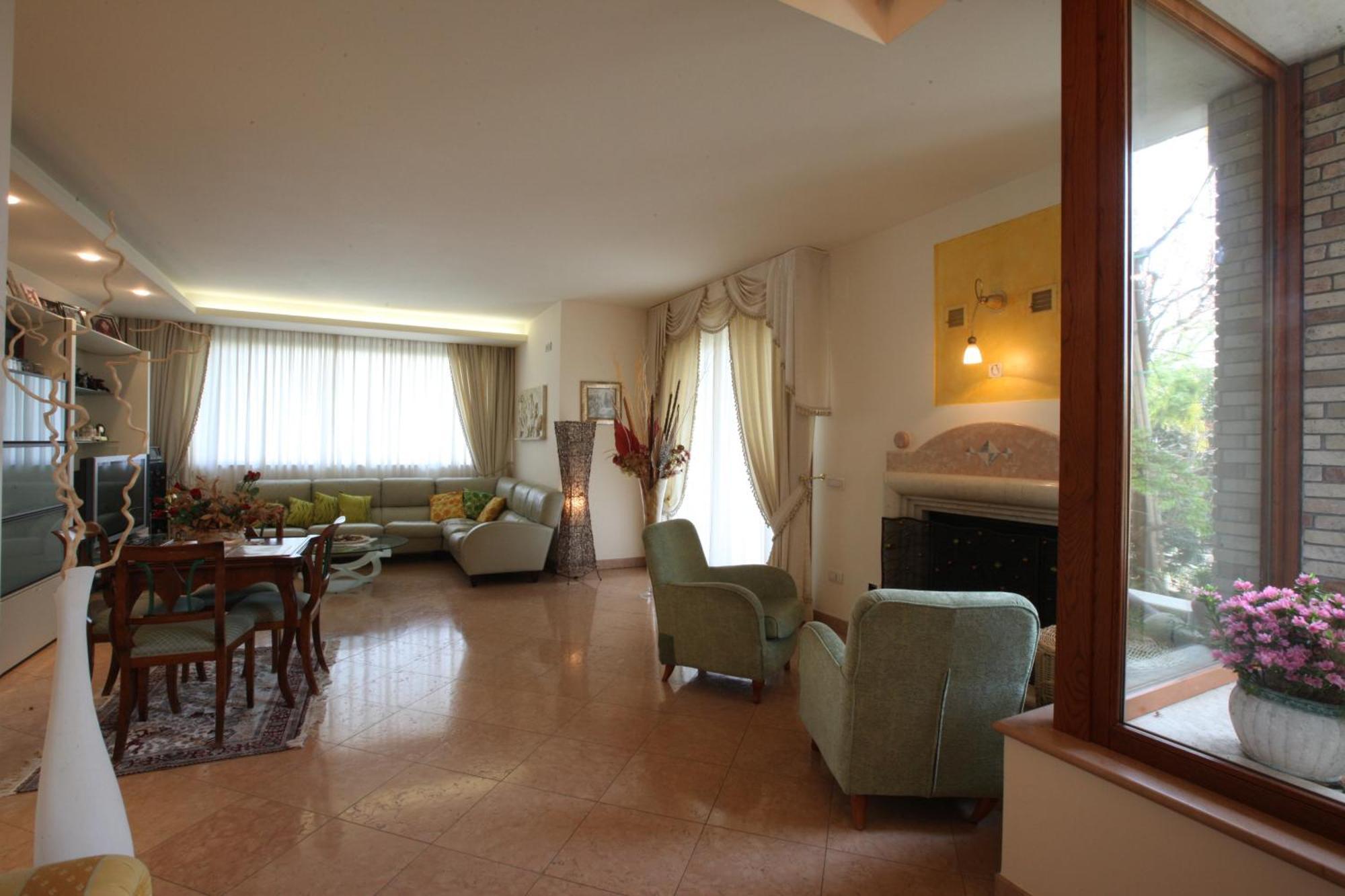 Villa Gioia Rooms Монтегранаро Экстерьер фото