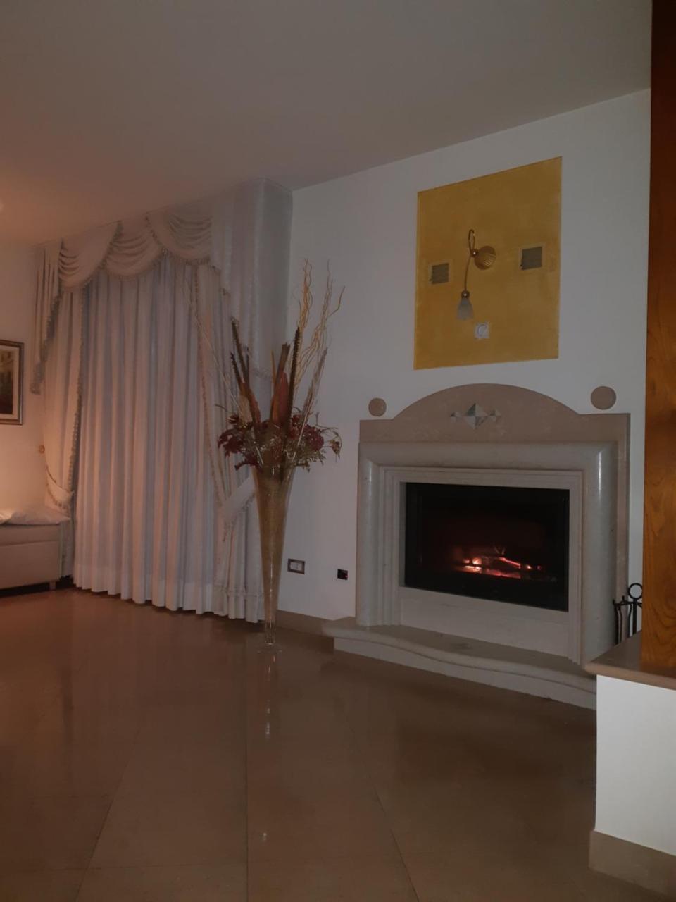 Villa Gioia Rooms Монтегранаро Экстерьер фото